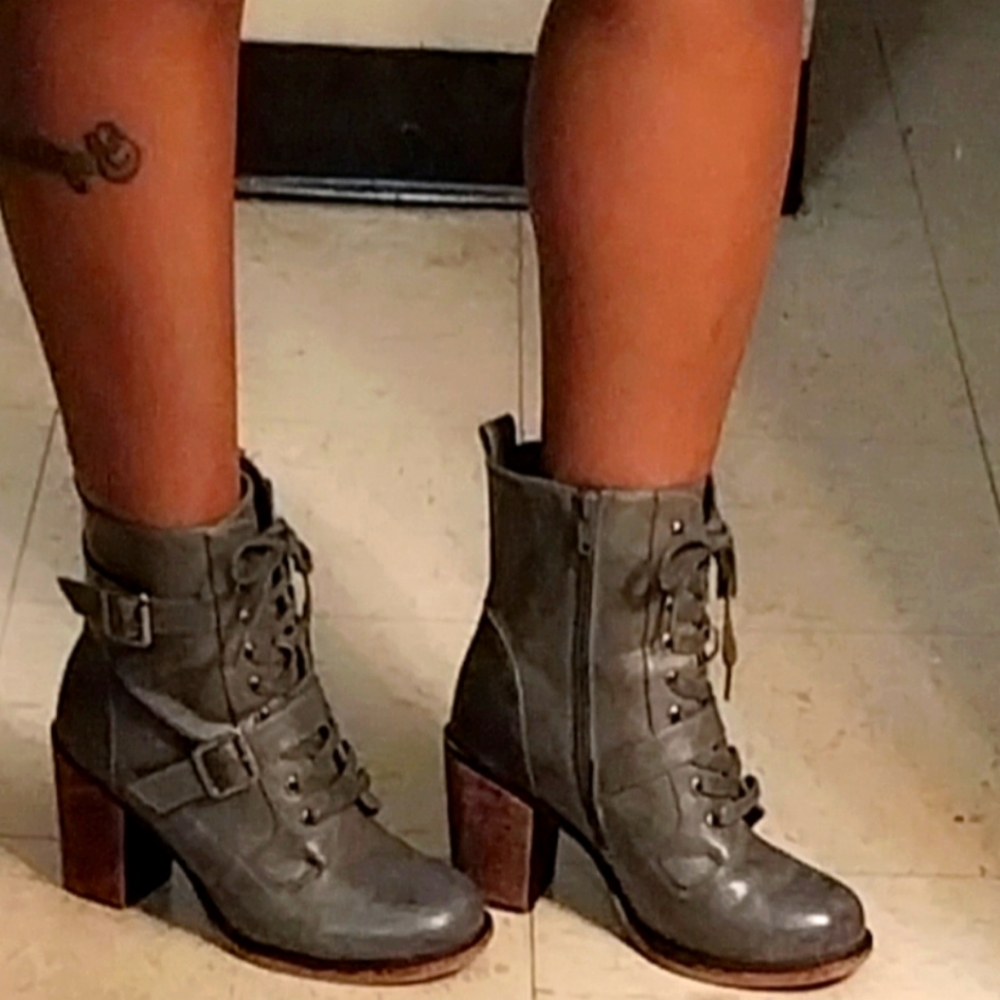 🤩Grey Wedge Boots👢🤩